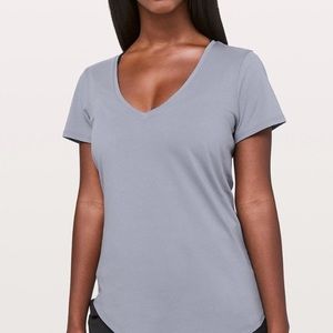 Lululemon Love T! Never Worn! Size 6. Lilac Stone